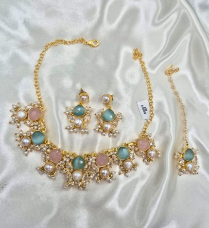 Shea6 Pearl and Stone Necklace Set – Sims Blossoms UAE