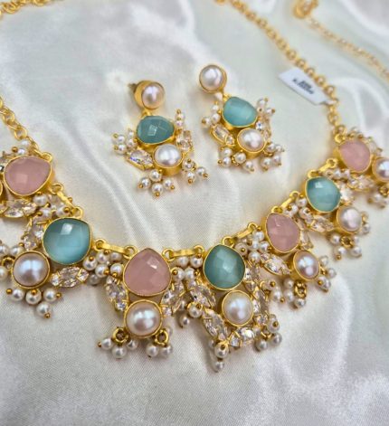 Shea6 Pearl and Stone Necklace Set – Sims Blossoms UAE